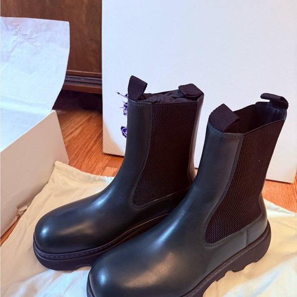 Burberry Creeper Leather Chelsea Boots. 39.5EU - Picture 7 of 10